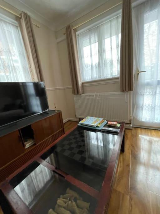 Spacious Bungalow In London, Near Central London, The Excel Centre And The O2, Ideal For Families Exterior foto