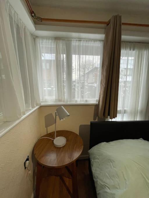 Spacious Bungalow In London, Near Central London, The Excel Centre And The O2, Ideal For Families Exterior foto