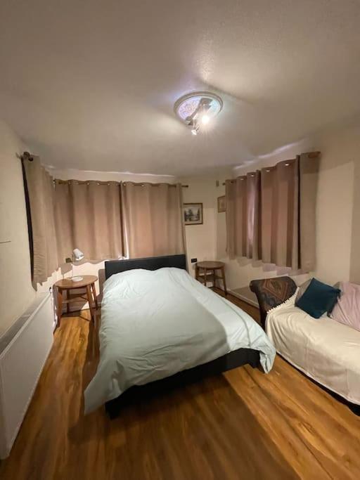 Spacious Bungalow In London, Near Central London, The Excel Centre And The O2, Ideal For Families Exterior foto