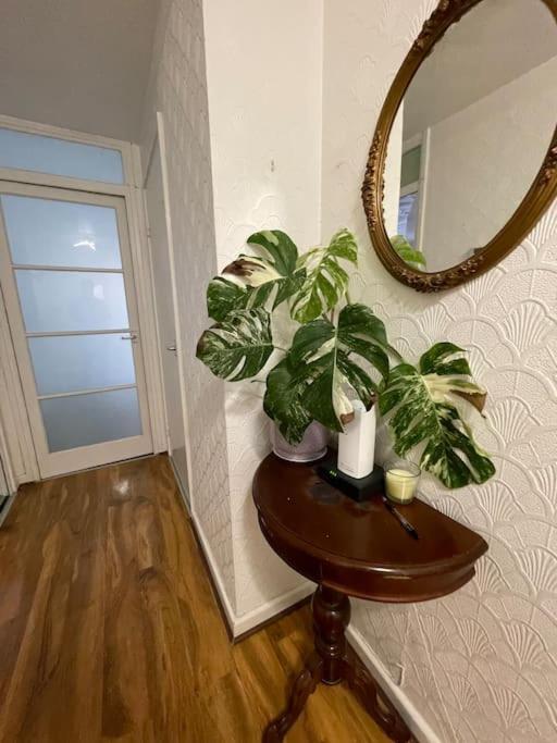 Spacious Bungalow In London, Near Central London, The Excel Centre And The O2, Ideal For Families Exterior foto